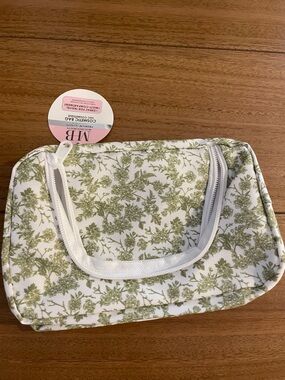 Viral cosmetic pouch